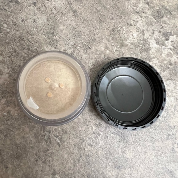 Laura Mercier loose powder - Picture 3 of 3